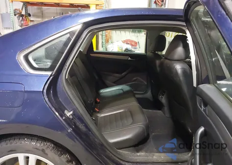 2015 Volkswagen Passat 1.8T Se z USA, uszkodzony, nr VIN 1VWBS7A32FC044722